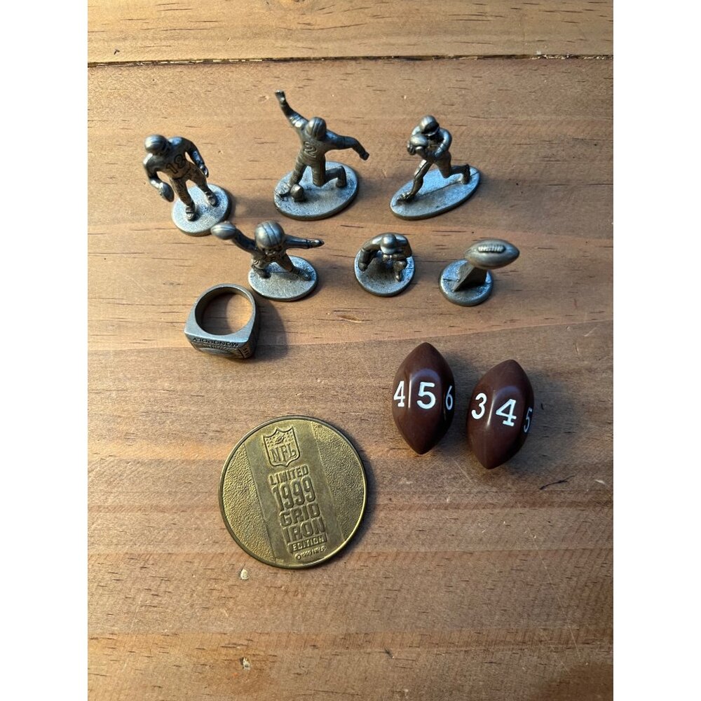 Vintage Monopoly NFL 1999 Grid Iron Limited Edition Board Game Player Pieces